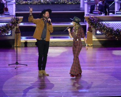 Lainey Wilson Flaunts Tiny Waist During CMA Country Christmas Performance