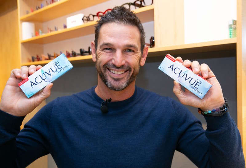 What Your Favorite Stars Are Doing This Week: Hot Photos 13 **EXCLUSIVE** Photo Credit: MOVI Inc. Date:12/22/2023 'Captain Vision' Bravo star Captain Jason Chambers Gets Fitted for Acuvue Oasys MAX Contact Lenses with Dr Danielle Richardson at Zak in Los Angeles.