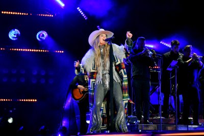 Country Singer Lainey Wilson Stuns in Sparkly Jumpsuit During New Year’s Eve Performance in Nashville