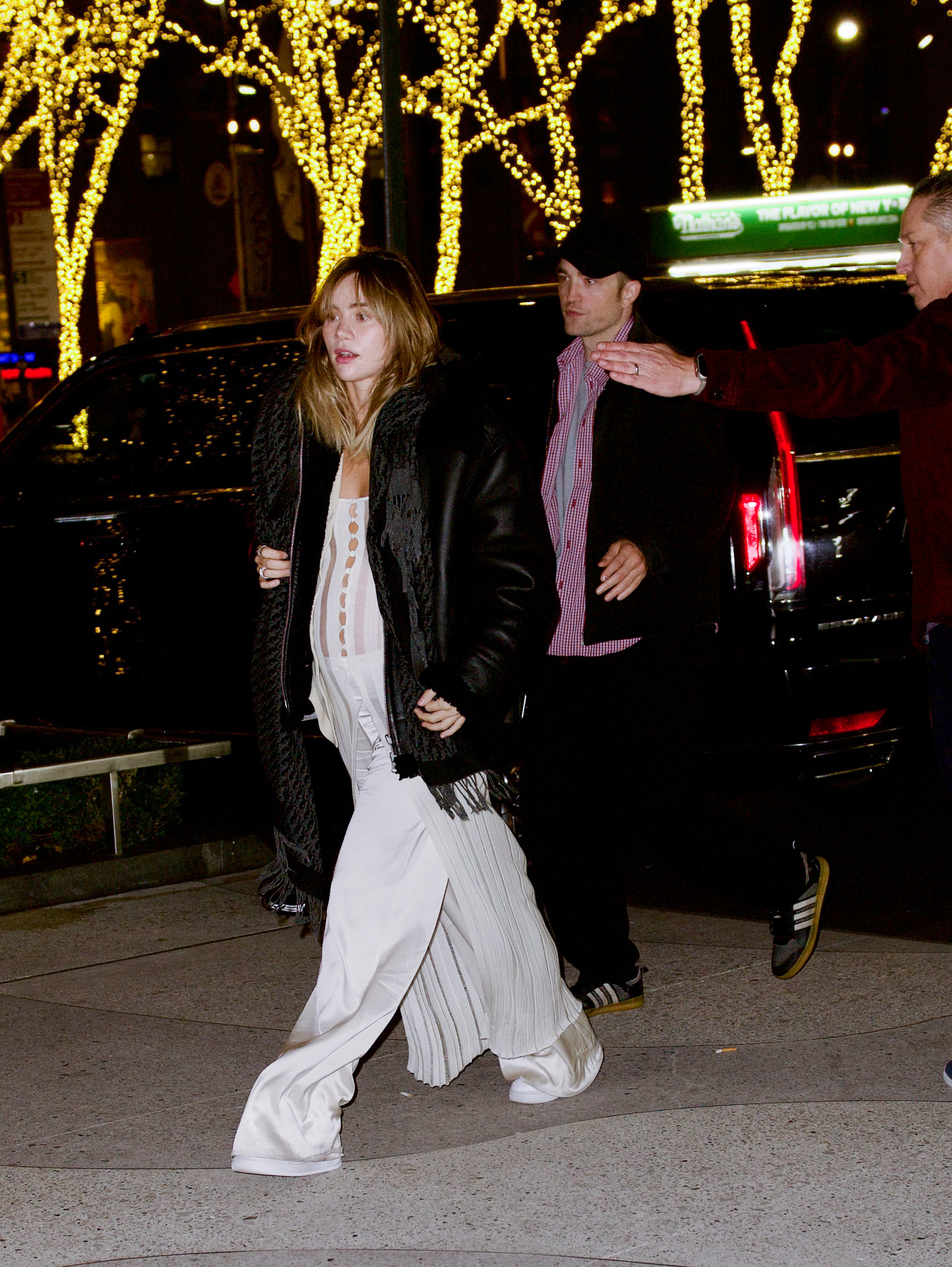 Taylor Swift Joins Suki, Robert in 1st Outing Amid Pregnancy