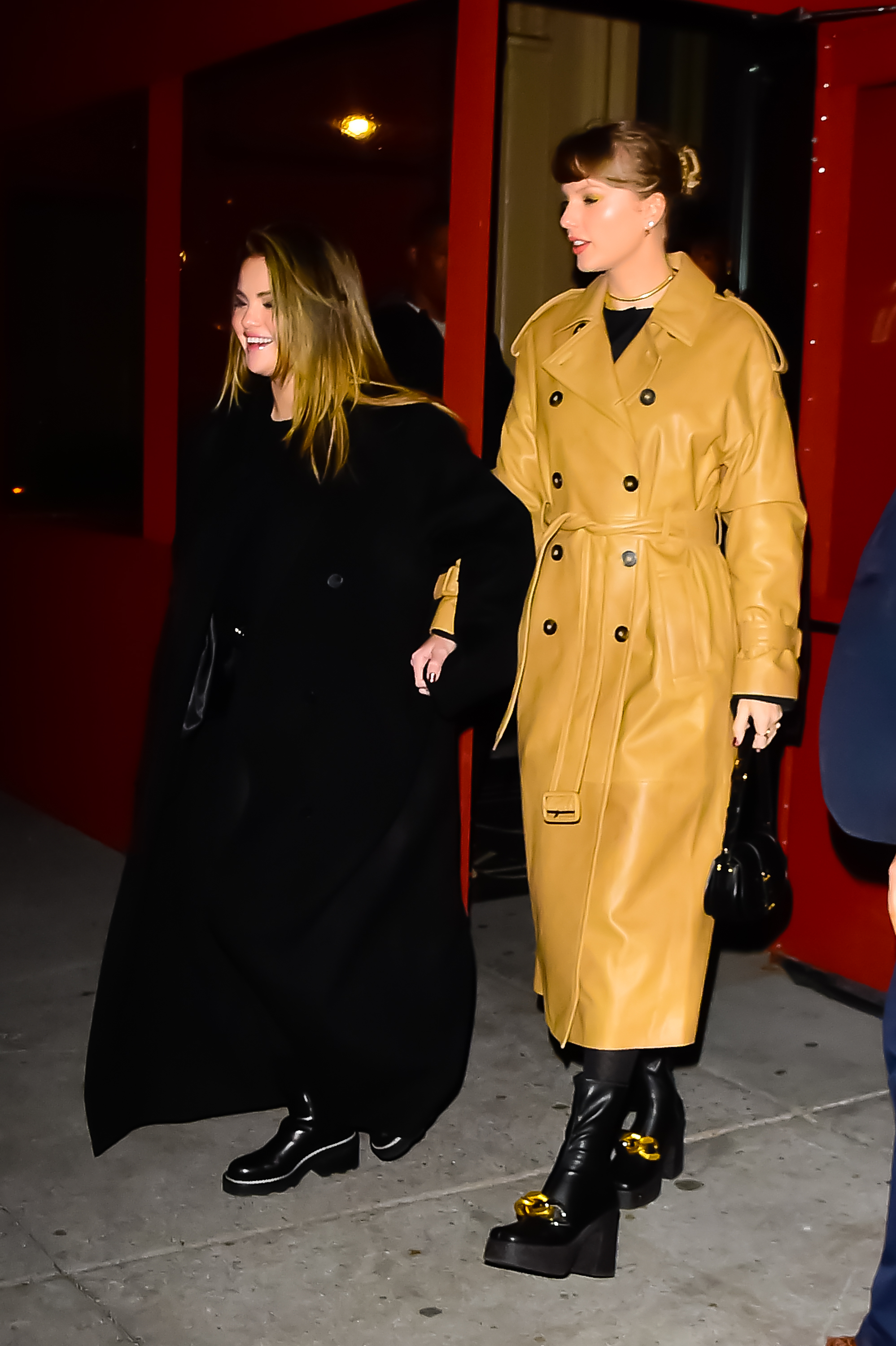 taylor swift holds hands with selena gomez on nyc night out