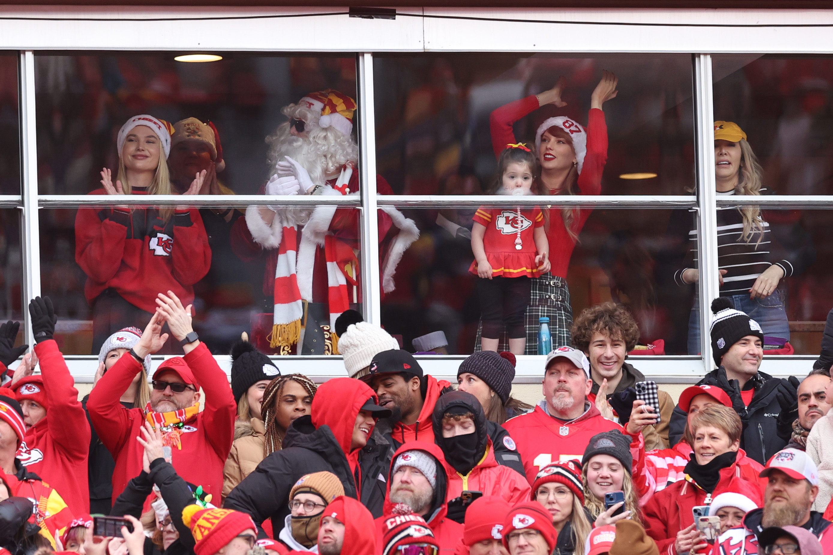 Taylor Swift Spotted Watching Chiefs Game With Adorable Toddler: Who Is the Mystery Girl?