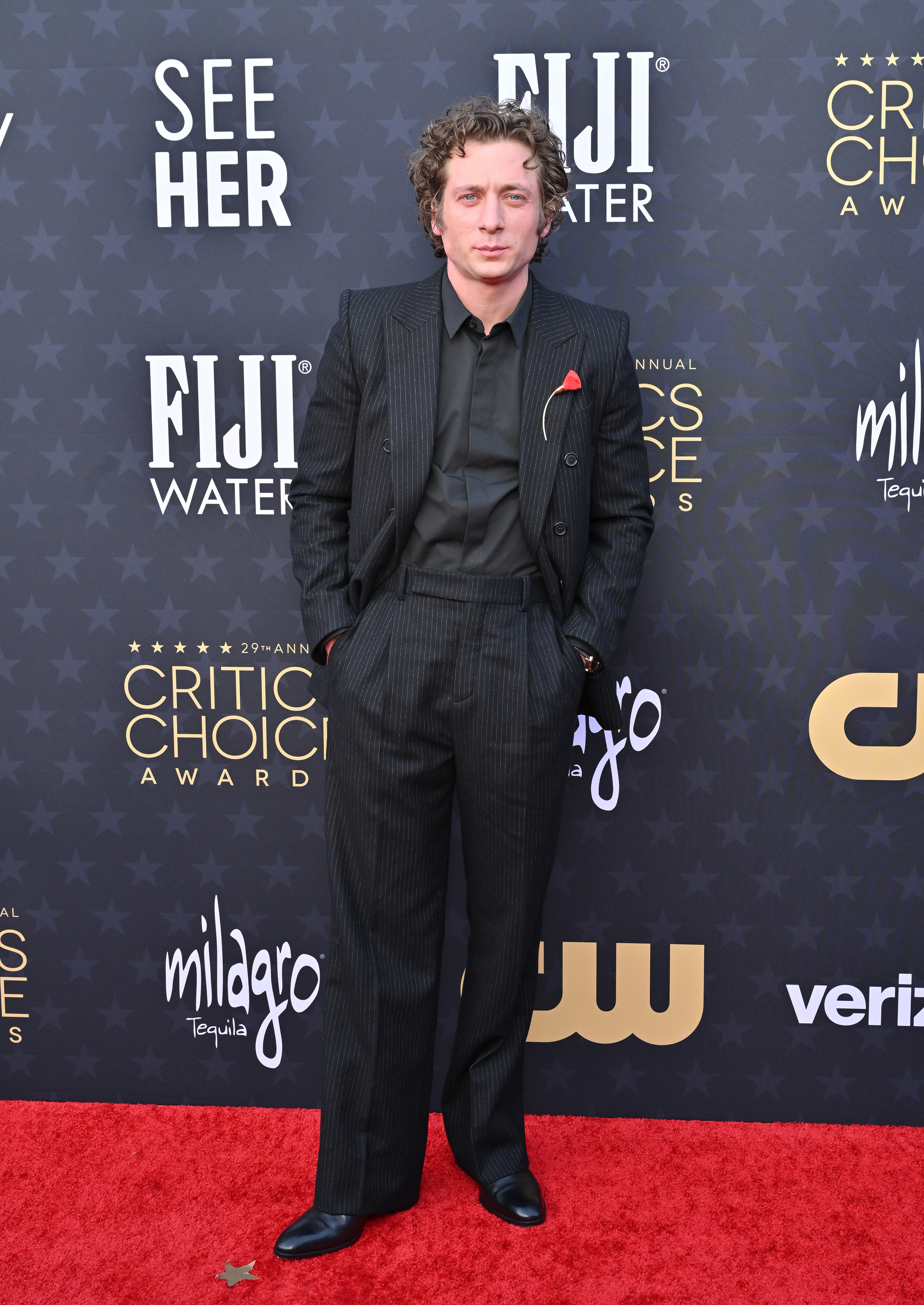 jeremy allen white critics choice awards 2024