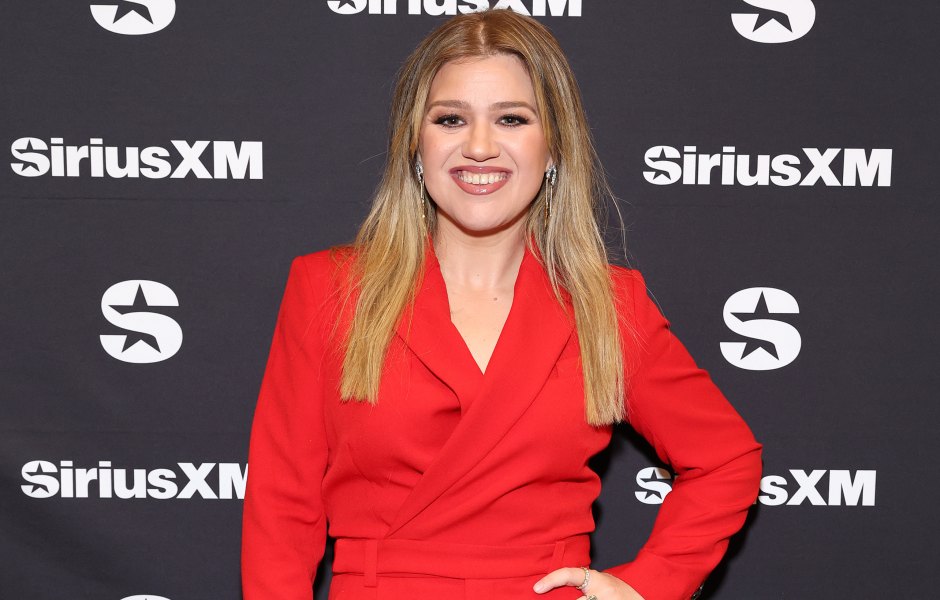 kelly clarkson jokes that shes sexier after weight loss