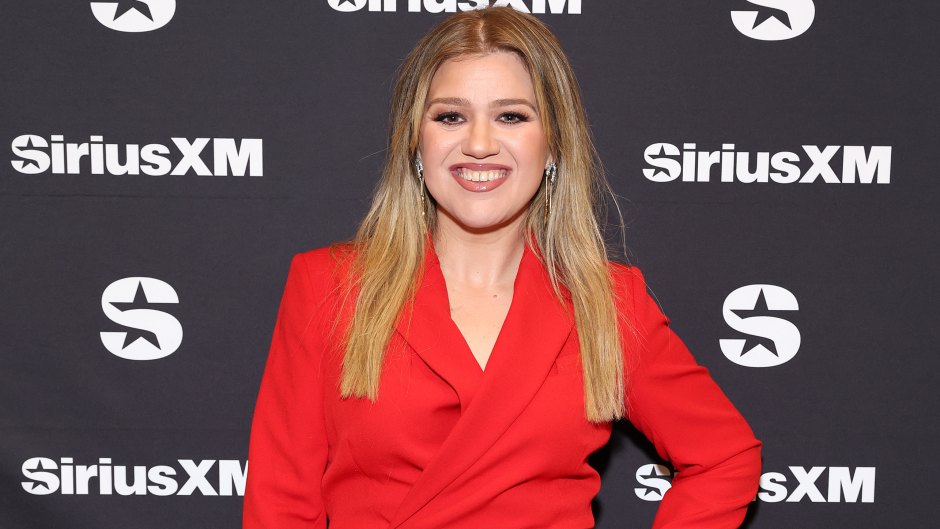 kelly clarkson jokes that shes sexier after weight loss