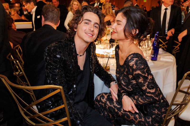 kylie Jenner and Timothee Chalamet’s PDA Photos: Kissing Pictures
