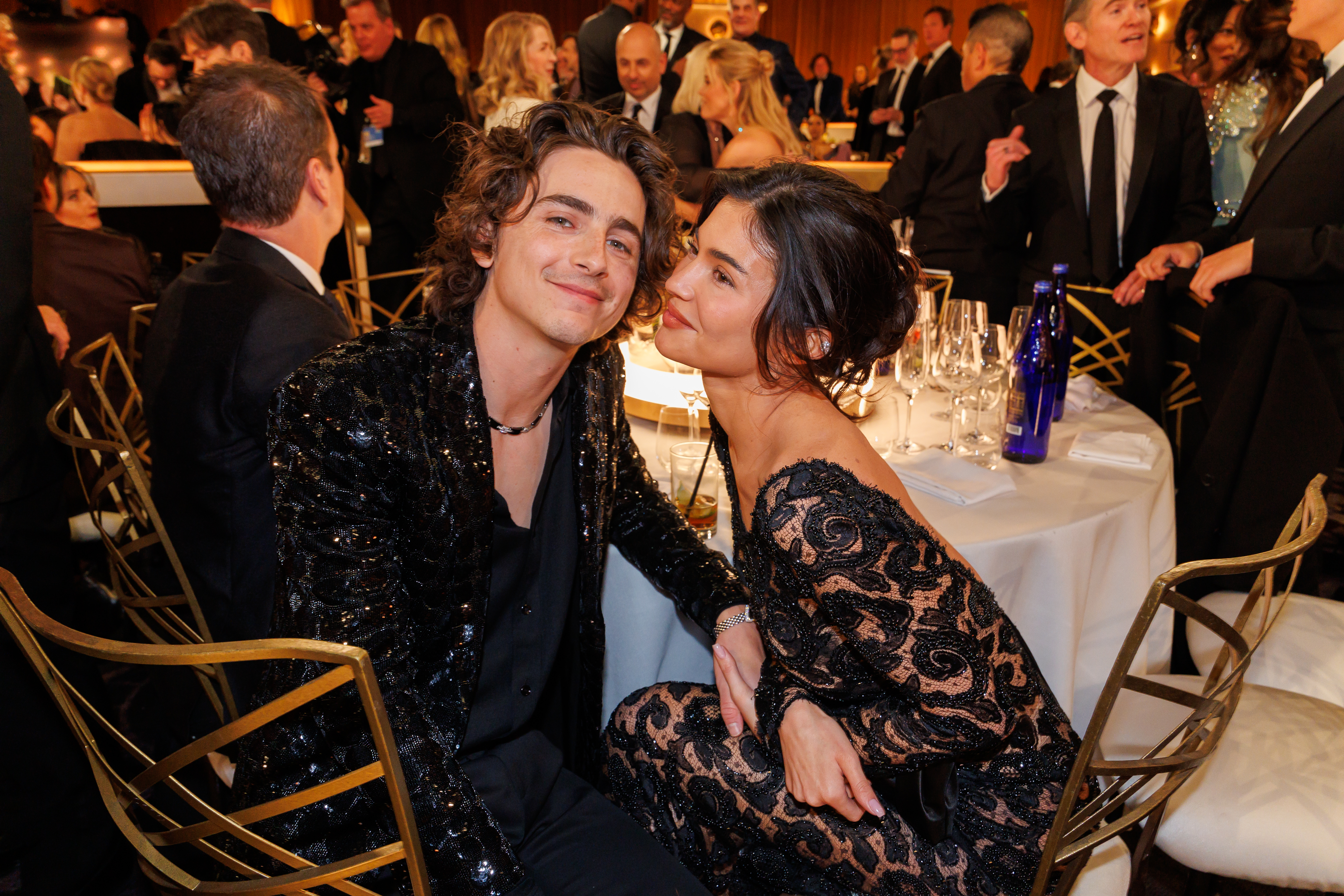 kylie Jenner and Timothee Chalamet’s PDA Photos: Kissing Pictures
