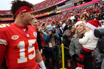 patrick mahomes responds to critics of his dad bod in video
