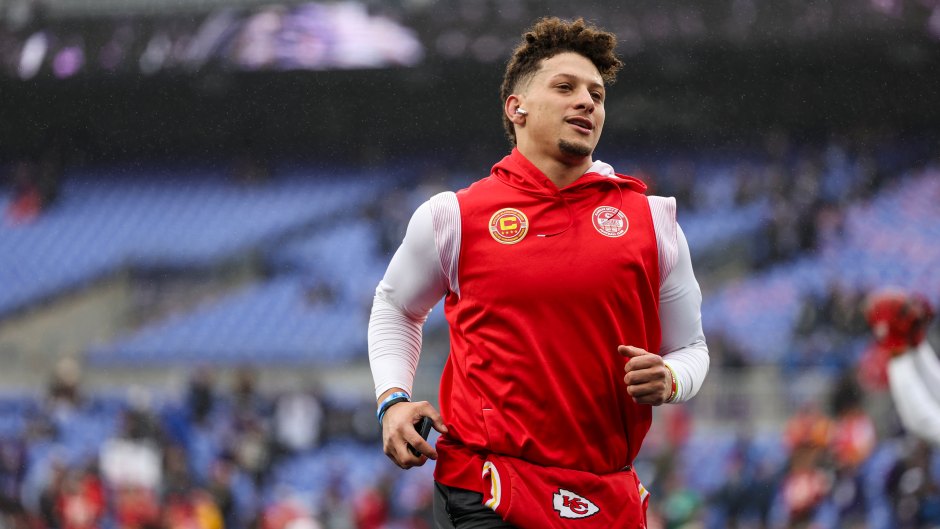 patrick mahomes responds to critics of dad bod in video