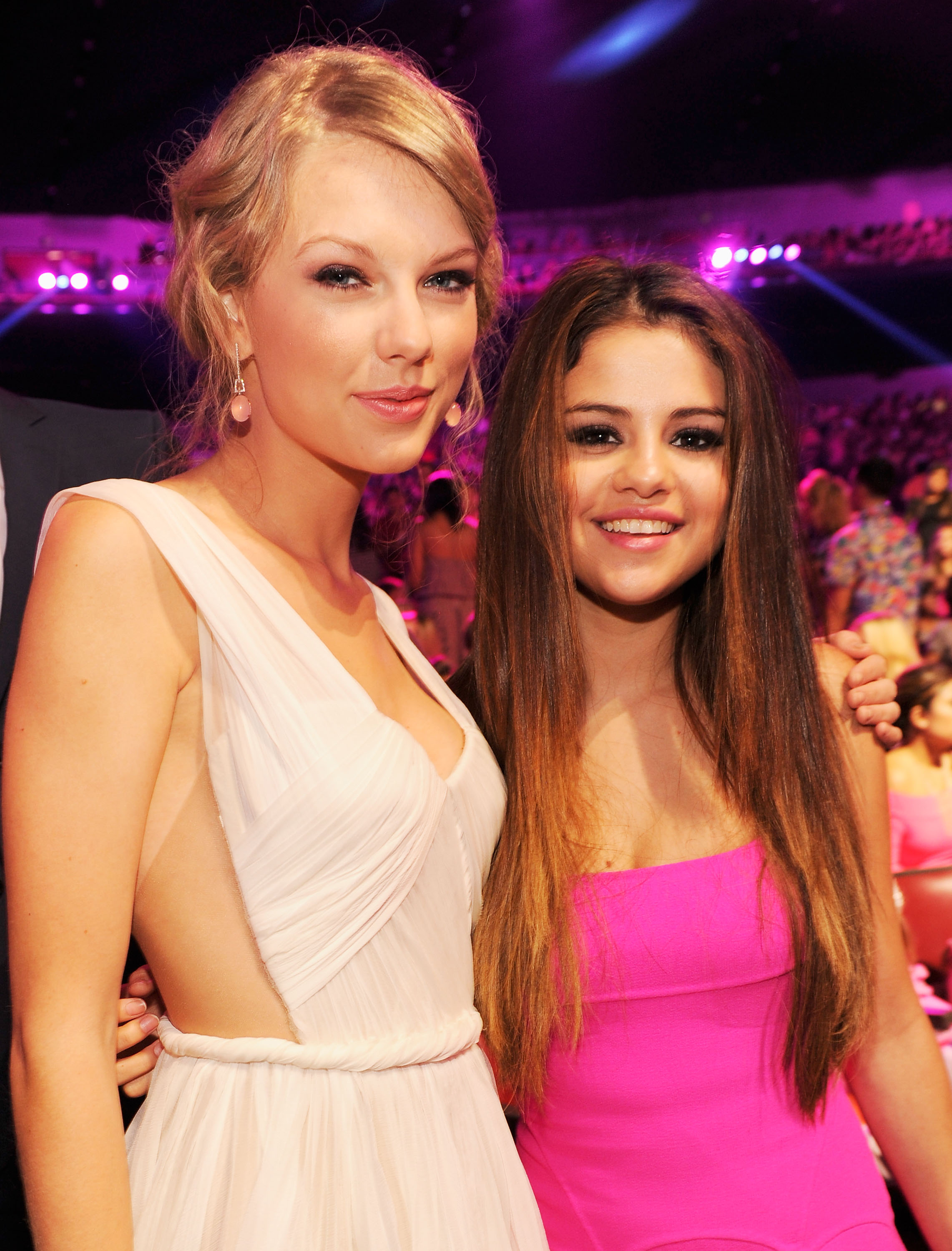 taylor-swift-selena-gomez-friendship-timeline.