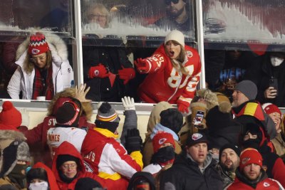 taylor swift at travis kelces chiefs games