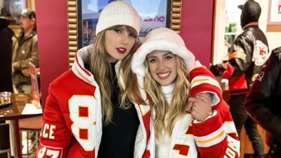 Taylor Swift, Brittany Mahomes ‘Twinning’ in Matching Outfits | Life ...