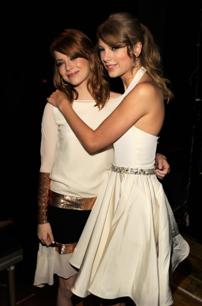 Emma Stone Jokingly Calls Friend Taylor Swift an ‘A--hole’ After Golden Globes Win