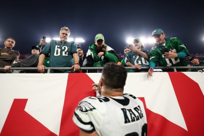 taylor swift fans support jason kelce as he cries on field