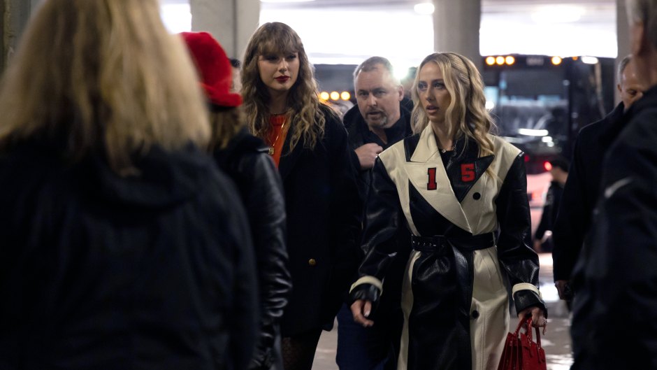 taylor swift has curly hair at travis' afc championship game