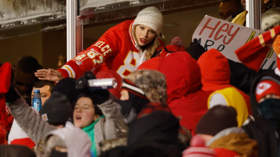 taylor swift high fives fans at travis freezing playoff game