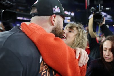 taylor swifts 87 ring for travis kelce was a gift from his mom