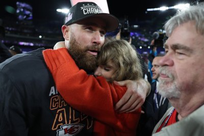 travis kelce thanks taylor swift for joining the chiefs
