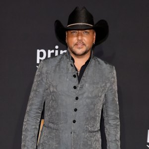 Jason Aldean Turns Off Fans Complaining About Rich Life