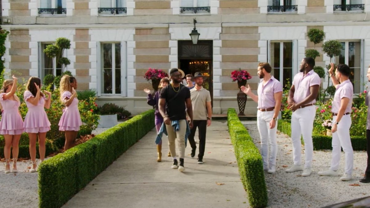 What Is Lisa Vanderpump New Show? 'Vanderpump Villa' Details