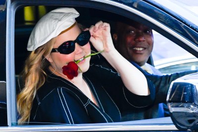 amy schumer claps back at criticism of her puffier face