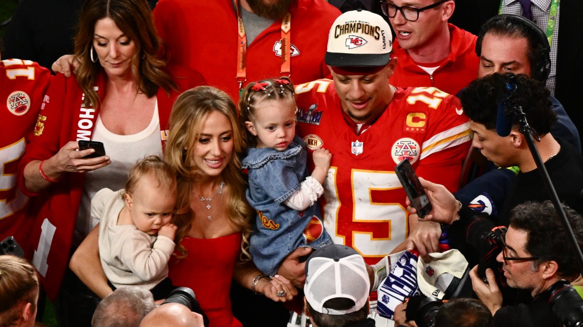patrick brittany mahomes celebrate chiefs win at super bowl