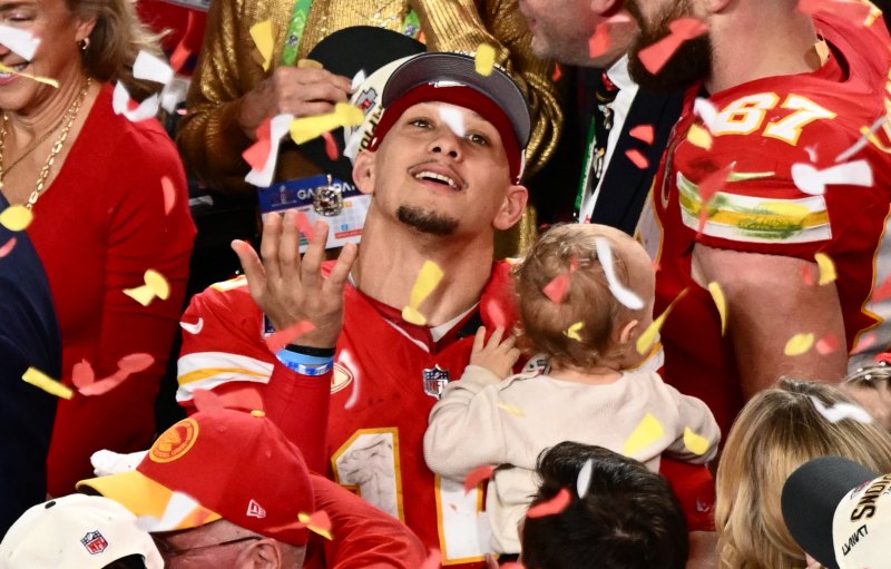 patrick mahomes brittany family super bowl celerbation