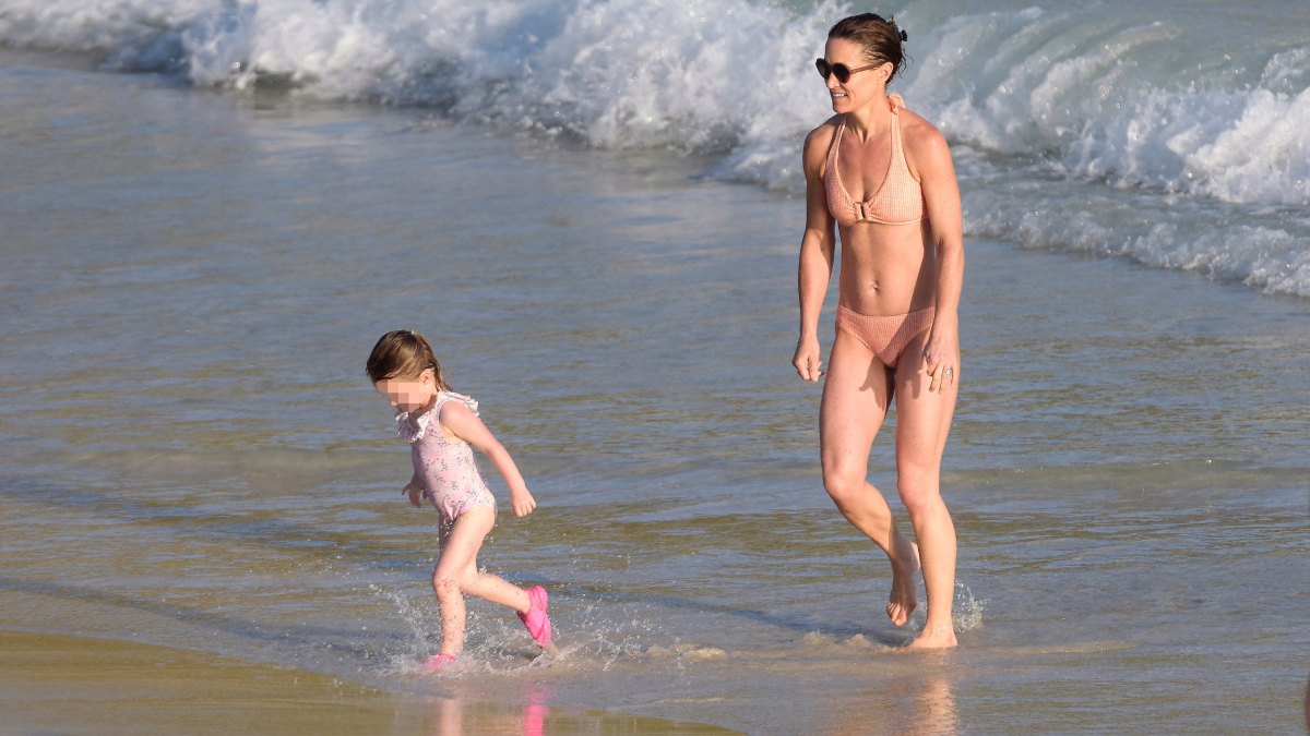 Kate Middleton Finds Pippa's Beach Body 'Annoying': Photos
