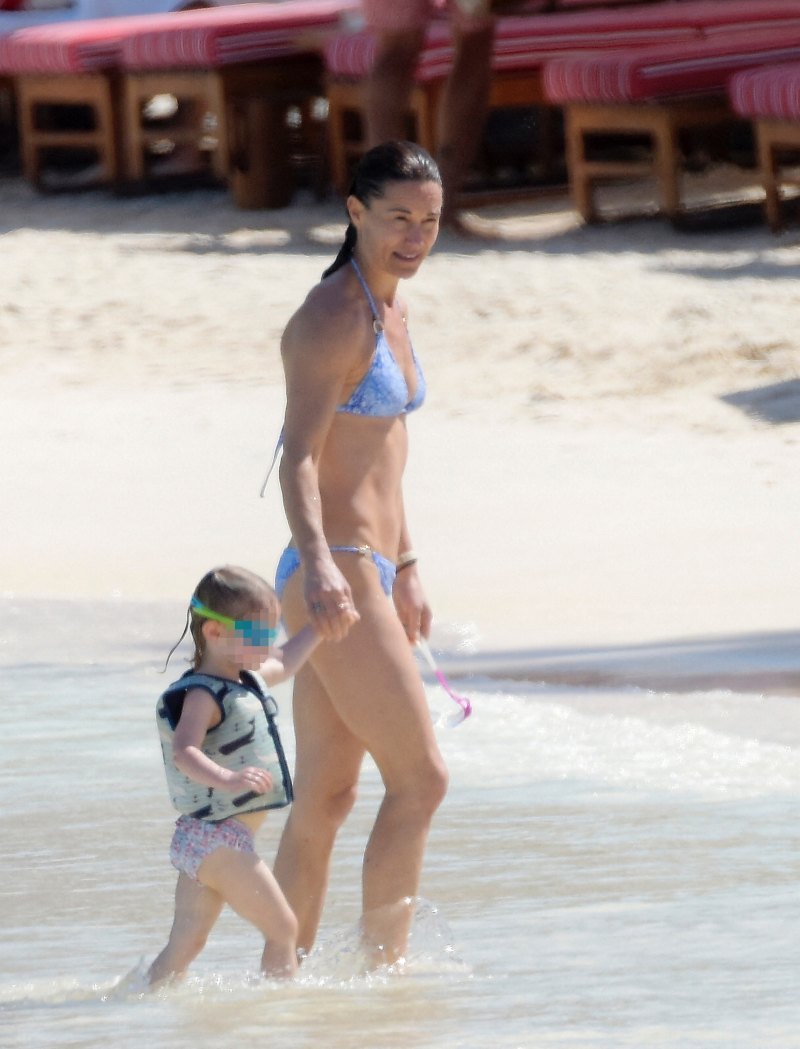 Kate Middleton Finds Pippa's Beach Body 'Annoying': Photos