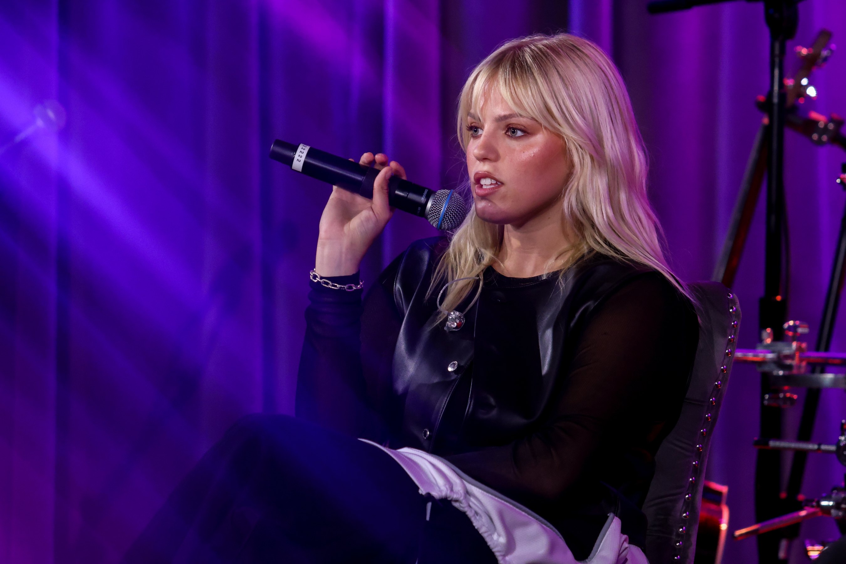 Renee Rapp’s Dating History: Her Ex-Boyfriends, Girlfriends | Life & Style