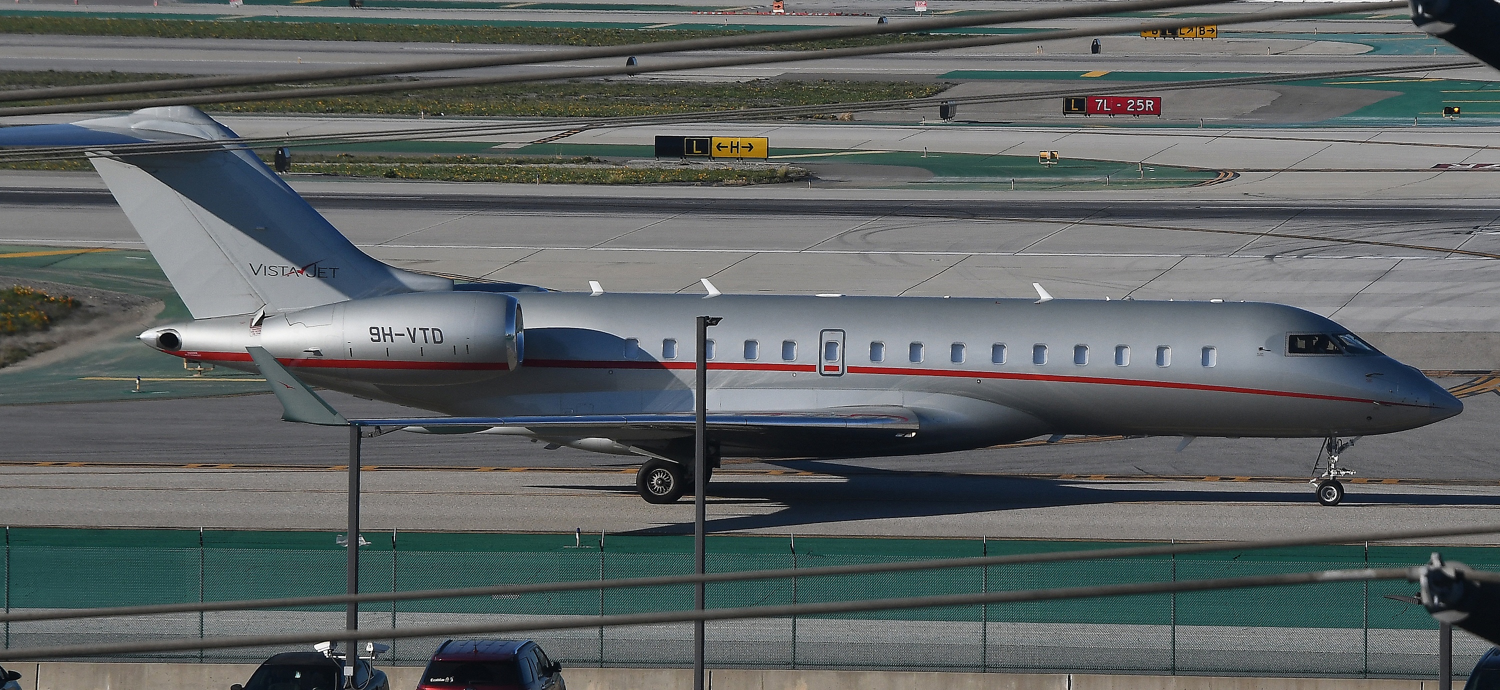 taylor swift arrives in las vegas for super bowl 2024