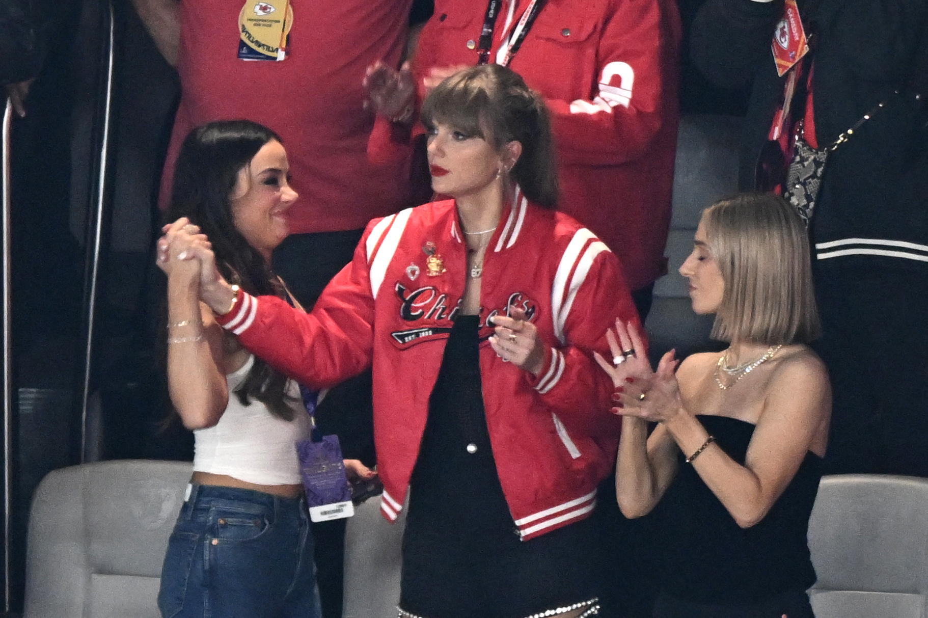 taylor swift biting nails at super bowl