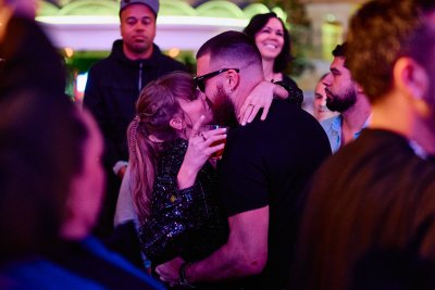 taylor swift wears travis kelces jacket at super bowl afterparty