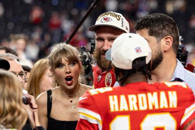 Taylor Swift and Travis Kelce talking to Mecole Hardman Jr.