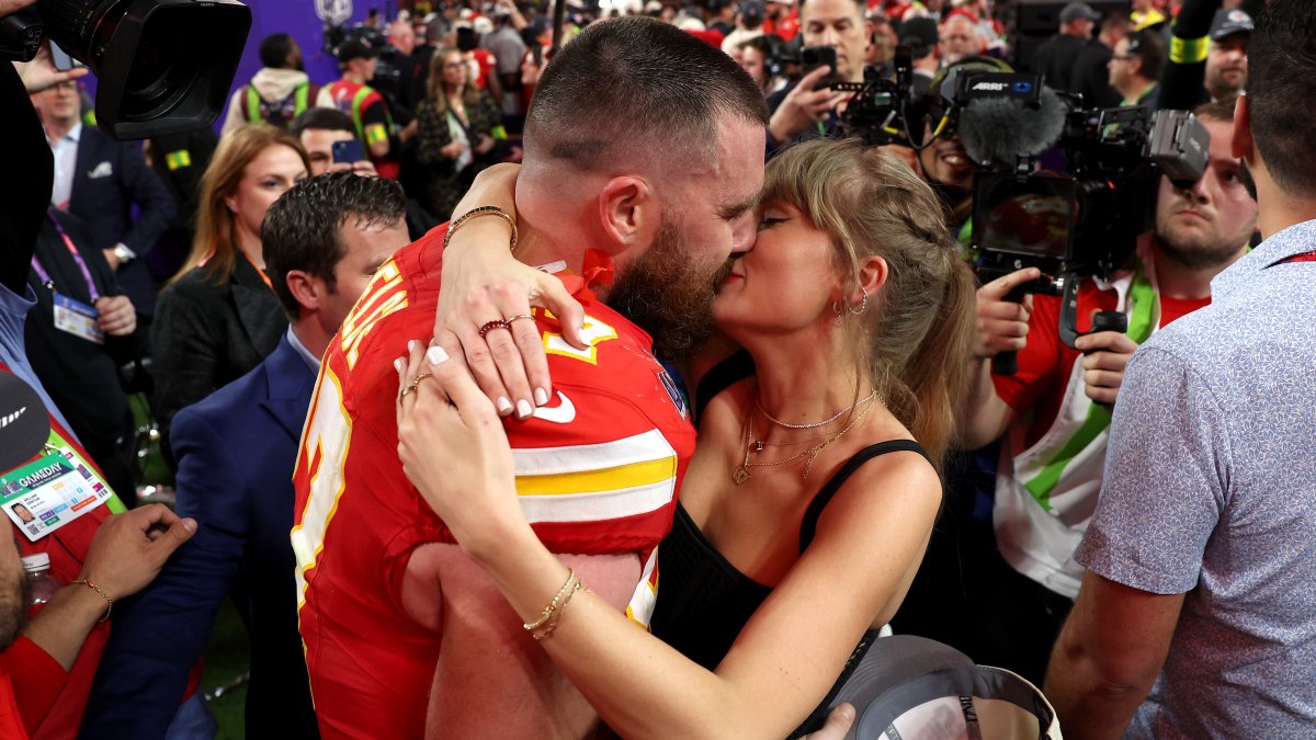Taylor swift travis kelce