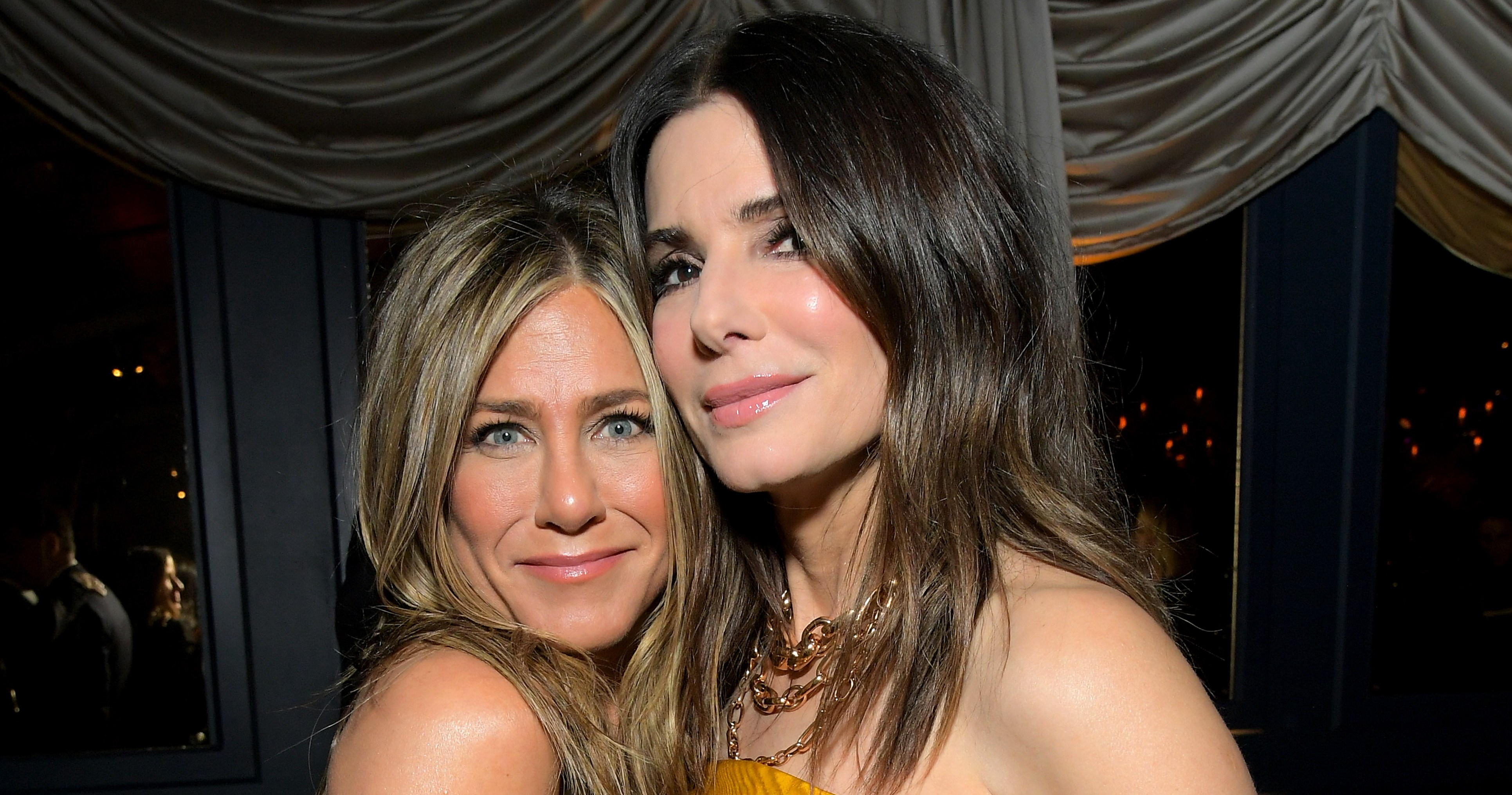 Jennifer Aniston, Sandra Bullock Seen at Plastic Surgery Office - Vimarsana News