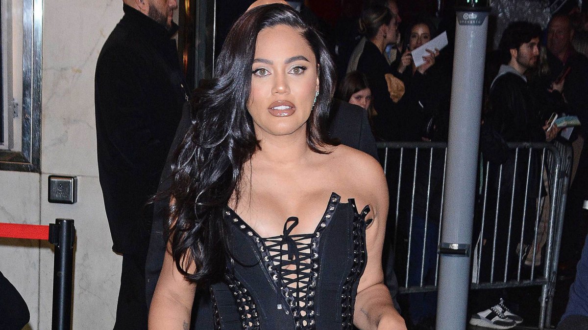 ayesha currys baby bump during pregnancy no 4 photos