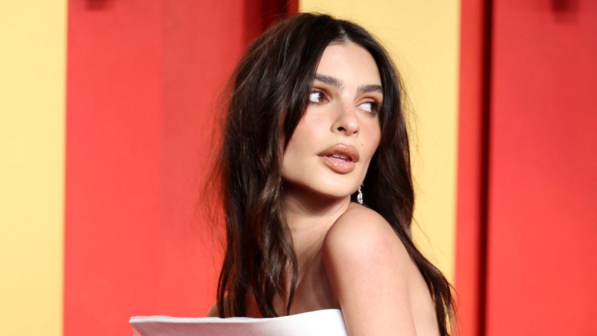 Emily Ratajkowski Is Braless in Sheer Dress at Oscars Party