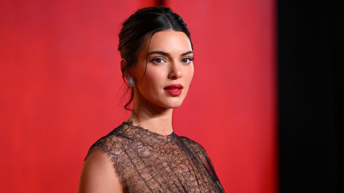 Fans Slam Kendall Jenner for Appearing to Fly Commercial in Ad