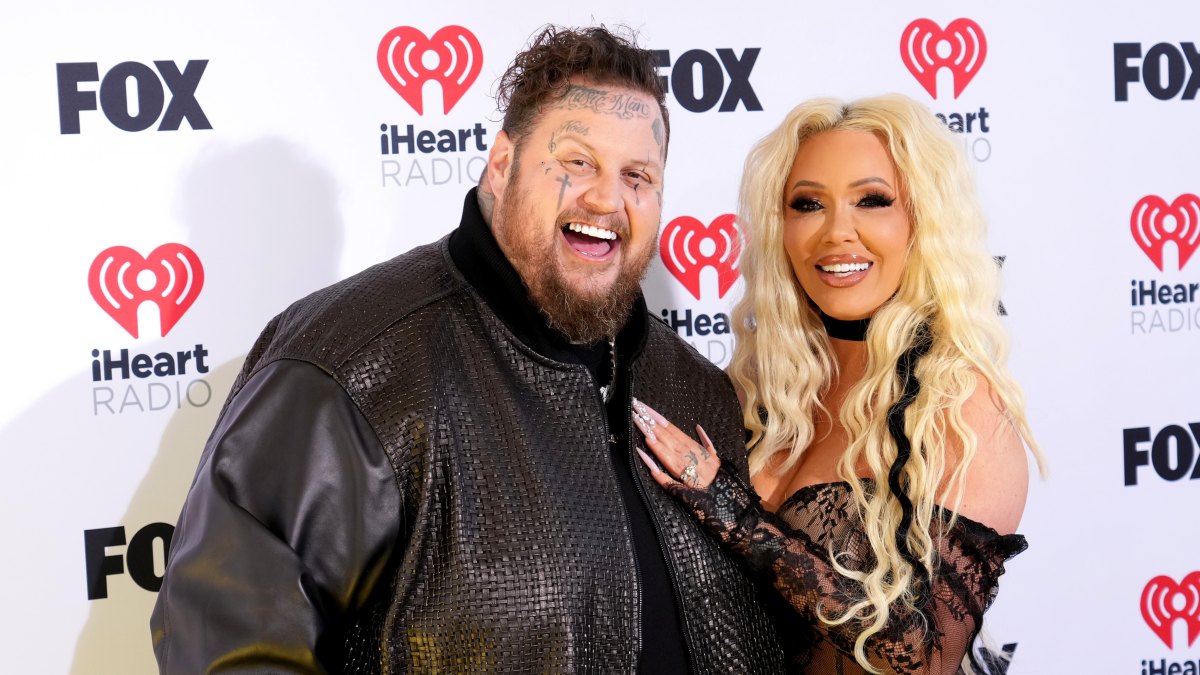 Jelly Roll and Bunnie XO’s Plane Makes Emergency Landing