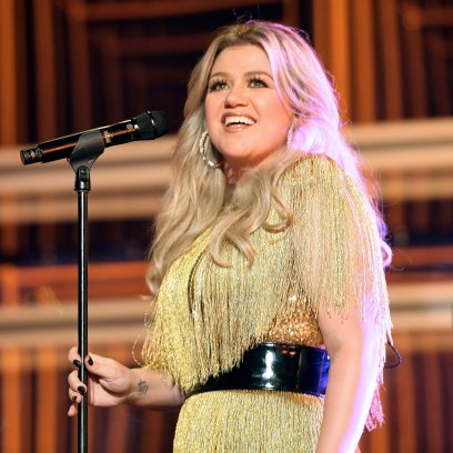 Kelly Clarkson’s Diet Is Causing Bad Breath: ‘Holding Her Back’