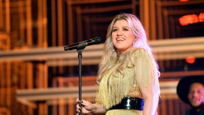 Kelly Clarkson’s Diet Is Causing Bad Breath: ‘Holding Her Back’