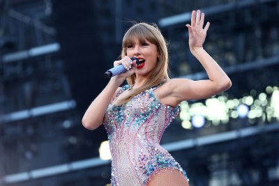 Taylor Swift, Travis Kelce Kiss in Fortnight Challenge Video