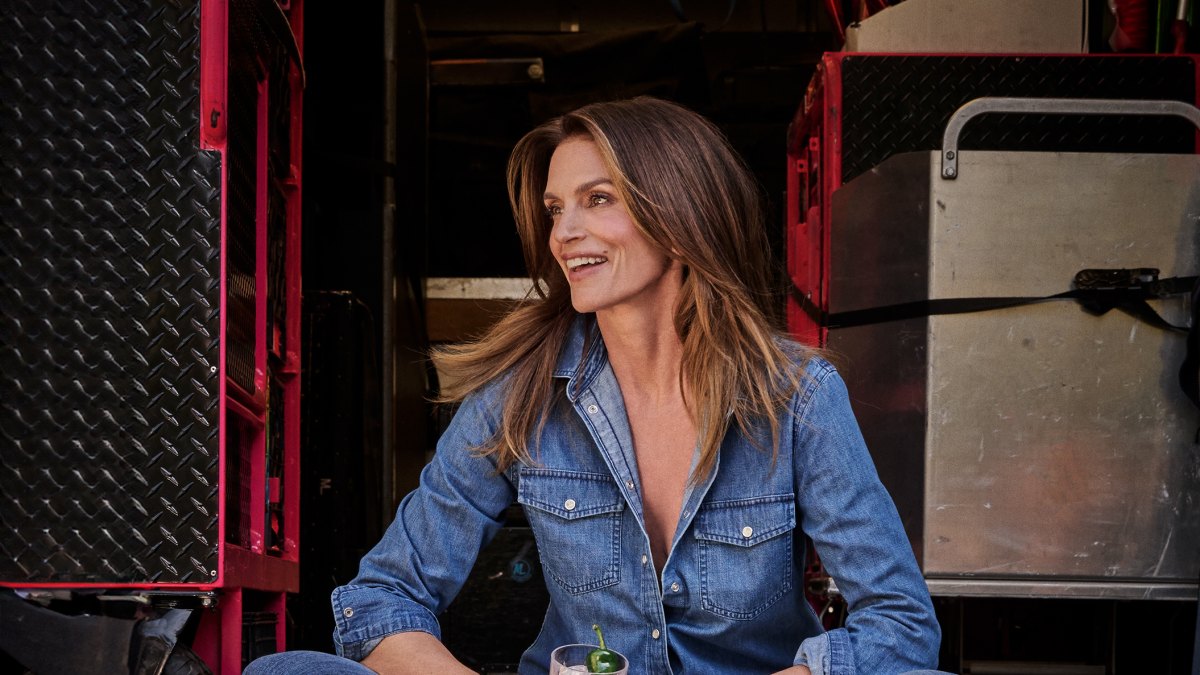 Cindy Crawford Reveals Inspiration for Casamigas Jalapeno Tequila: ‘Casamigos With a Kick’