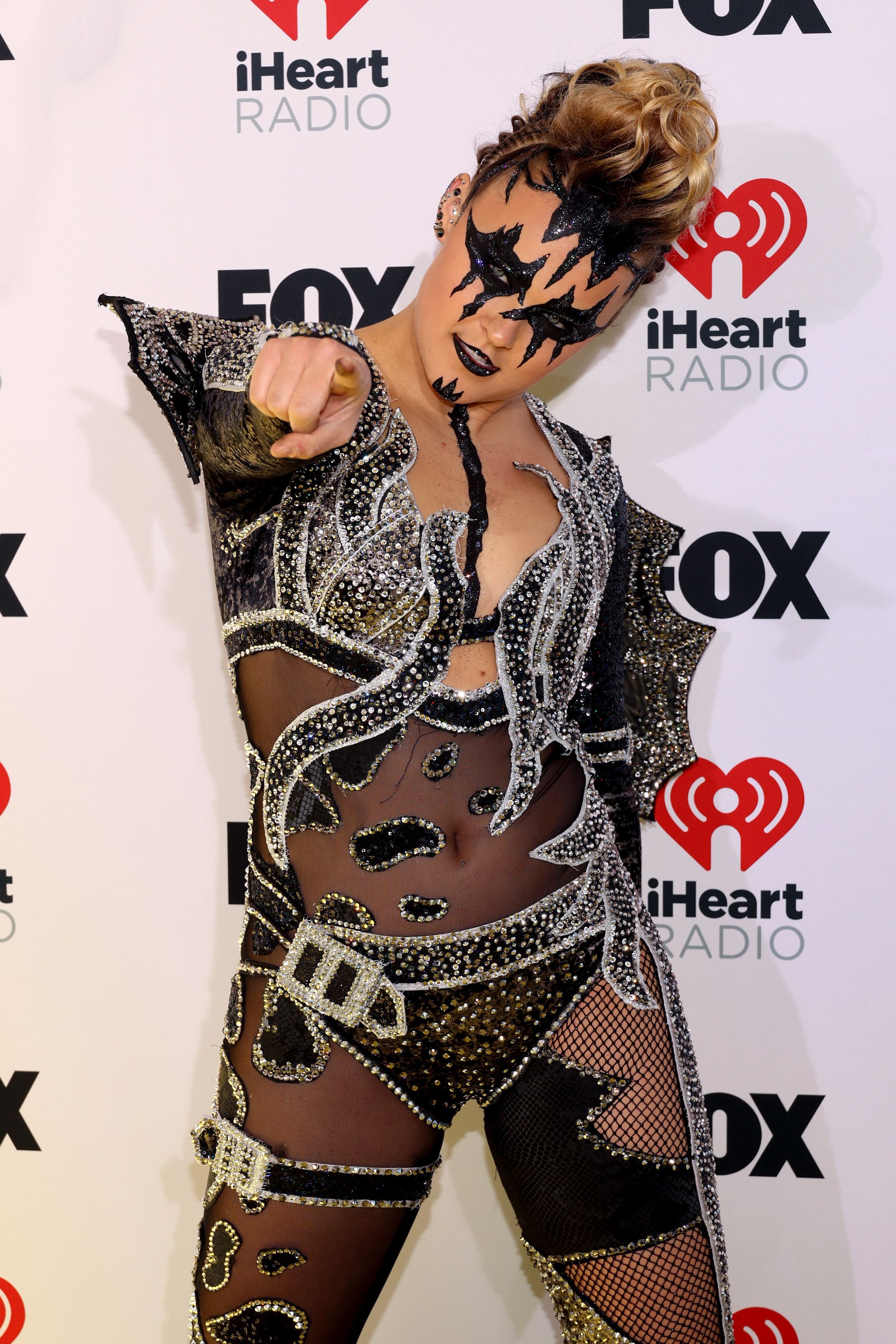 JoJo Siwa Has Painted Face at iHeartRadio Awards 2024 [Photos]