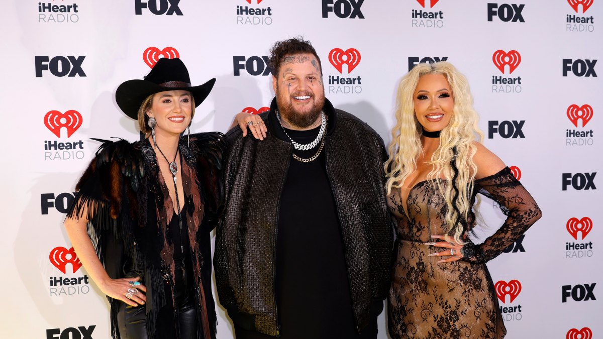 Lainey Wilson Poses With Jelly Roll at iHeartRadio Awards 2024