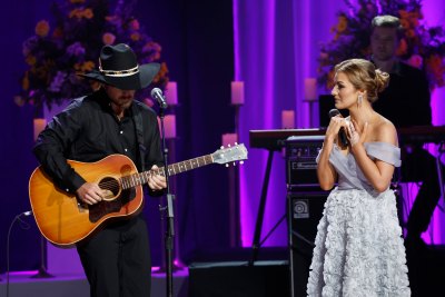 who is emmy russell loretta lynn relative on american idol