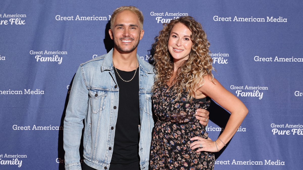 Alexa and Carlos PenaVegas 1st Red Carpet Since Babys Stillbirth