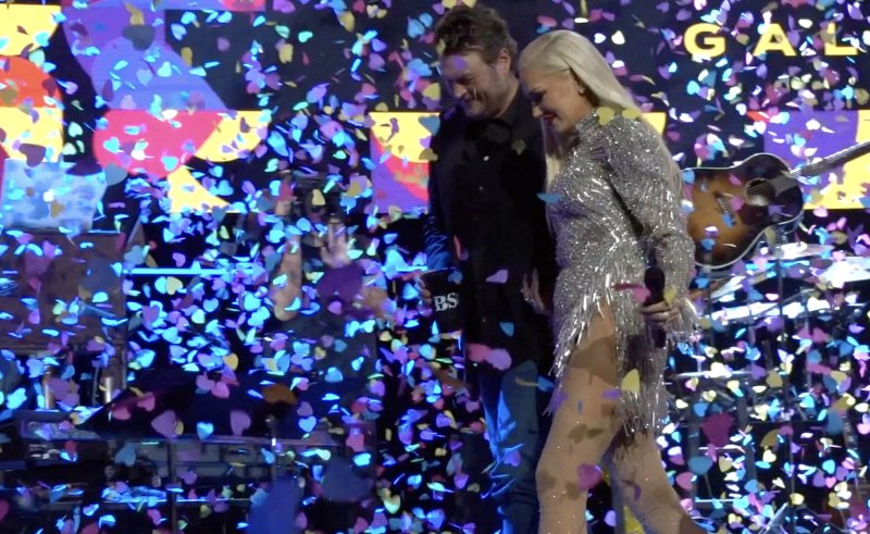 Gwen Stefani and Blake Shelton Flaunt PDA at Gala: Photos