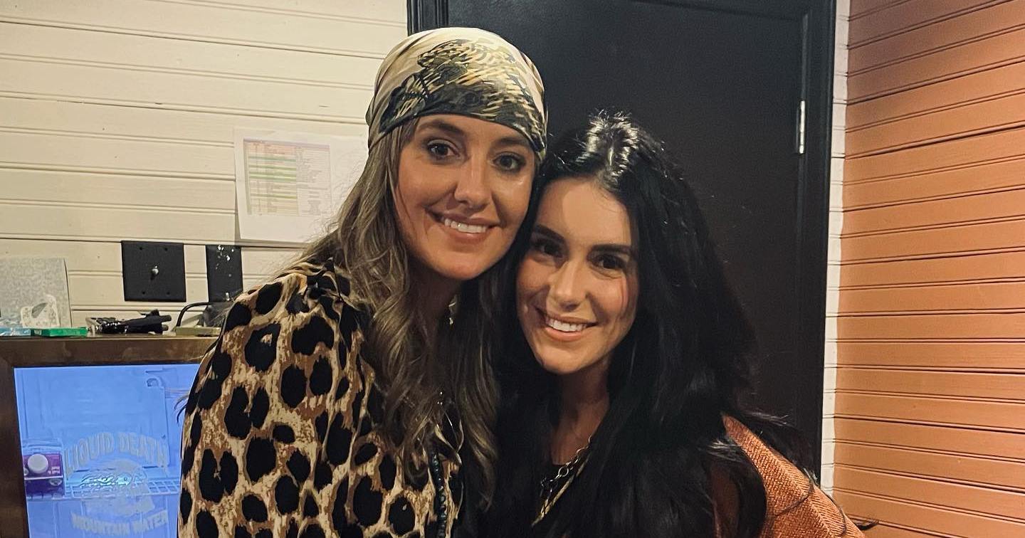 Lainey Wilson's Siblings: Meet Sister Janna Sadler - Vimarsana News